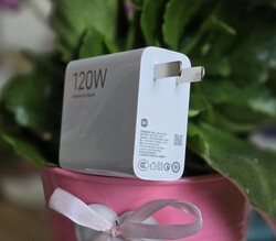El Redmi K70 Pro viene con una fuente de alimentación de 120 vatios.