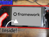 TommyB construye un dispositivo portátil para juegos con la placa base de un portátil Framework (Fuente de la imagen: TommyB en YouTube)