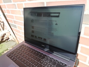 Huawei MateBook D 14 - al aire libre