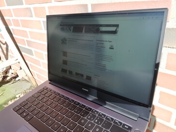 Huawei MateBook D 14 - al aire libre
