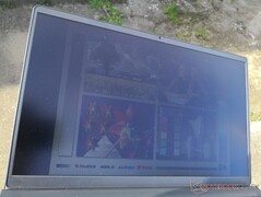Al aire libre bajo la luz solar directa