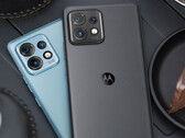 El Edge 40 Pro debería lanzarse globalmente en dos colores, pero sólo en una configuración de almacenamiento. (Fuente de la imagen: Motorola)