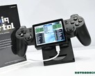 El Yoniq Portal cuenta con una pantalla inclinada y controles similares a los del DualShock 2.