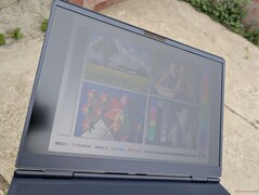 Al aire libre bajo un nublado brillante