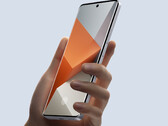 Sólo el Redmi Note 13 Pro Plus tiene una pantalla curva en la serie Redmi Note 13. (Fuente de la imagen: Xiaomi)