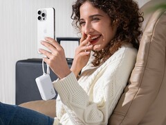 Podría estar en camino una versión con cable integrado Lightning del banco de energía 3 en 1 de Anker. (Fuente de la imagen: Anker)