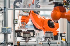 En el motor eléctrico de Bosch, la combinación de alto rendimiento, refrigeración innovadora, tecnología de bobinado optimizada y arquitectura de plataforma escalable da como resultado un diseño especialmente compacto.
