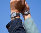 El reloj Casio OCWS7000E-2A (izquierda) llegará a EE.UU.; no está claro si el OCW-S40-2A (derecha) también se lanzará aquí. (Fuente de la imagen: Casio)