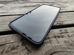 ¿Sigue siendo el Nubia RedMagic 6R un dispositivo de juego relevante? (Fuente de la imagen: Darryl Linington - Notebookcheck)