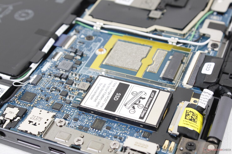 Sólo admite unidades SSD M.2 2242 PCIe. La unidad está protegida además por su propia carcasa de aluminio