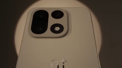 El buque insignia OnePlus 15. (Fuente de la imagen: OnePlus)