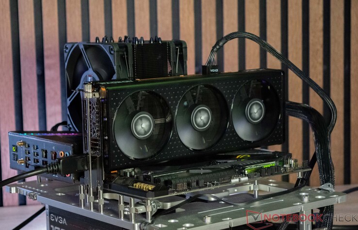 Medición del nivel de ruido de la XFX Speedster QICK 308 Radeon RX 7600 Black Edition