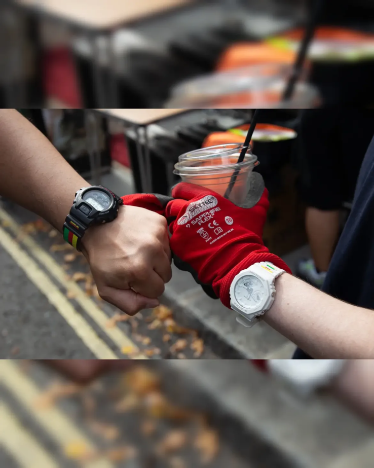 La colaboración anterior entre Casio y Channel One, junto con la supuesta nueva (en blanco).