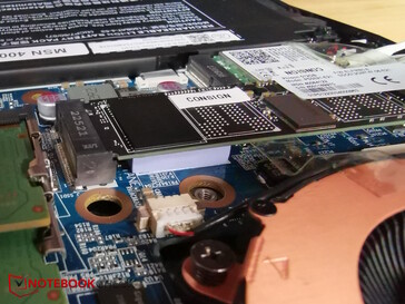 Y una almohadilla de refrigeración debajo de la SSD