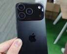La unidad ficticia del iPhone 17 Pro presenta algunos retoques de diseño respecto al modelo actual de Apple. (Fuente de la imagen: Majin Bu)
