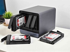 Minisforum trae un sucesor del N5 Pro que se muestra aquí. (Fuente de la imagen: Sebastian Bade, Notebookcheck)