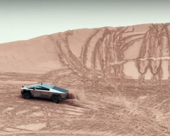 El Tesla Cybertruck maneja sin esfuerzo las montañas arenosas en la carrera todoterreno del desierto KOH (imagen: DennisCW / Youtube)