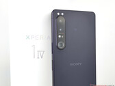 Se espera que el Xperia 1 V se parezca muchísimo a su predecesor, en la imagen. (Fuente de la imagen: NotebookCheck)