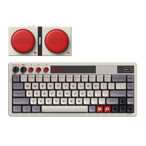 El 8BitDo Retro 68 Keyboard - NES 40th Limited Edition viene con Super Botones inalámbricos. (Fuente de la imagen: 8BitDo)
