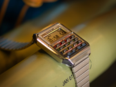 El Casio CA-500WEBF (en la imagen) viene con un montón de elementos de diseño tomados de la icónica película Regreso al futuro. (Fuente de la imagen: Casio)