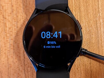 El Galaxy Watch5 puede cargarse de 0 a 100 por ciento en 65 minutos