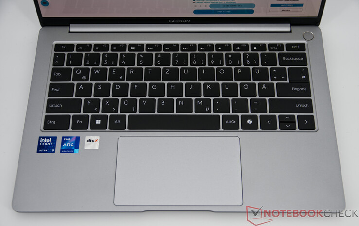 Los dispositivos de entrada del Geekom GeekBook X14 Pro