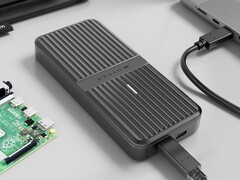 La caja PCIe HyperDrive Next USB4 M.2 mejorada con un ancho de banda de 80 Gbps. (Fuente de la imagen: Hyper vía CES)