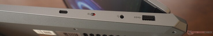 Lado derecho: USB-C 3.2 Gen2 (incl. PD y DP), obturador de cámara web, audio, USB-A 3.2 Gen1