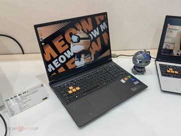 MEOW R15 (Fuente de la imagen: TechPowerUp)