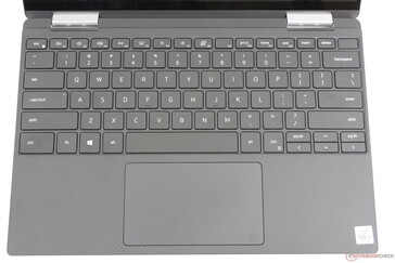 La disposición del teclado es casi idéntica a la de la serie XPS 13. Dos niveles de retroiluminación blanca de una sola zona vienen de serie con todos los símbolos de teclas encendidos