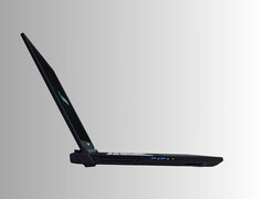 Lado del portátil para juegos Maingear Ultima 18 (Fuente de la imagen: Maingear PR)