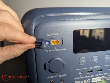 Una entrada solar que soporte hasta 1.000 W. Sería preferible una segunda.