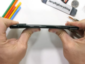 Puede el Pixel 6 Pro mantenerse en pie? (Fuente: YouTube)