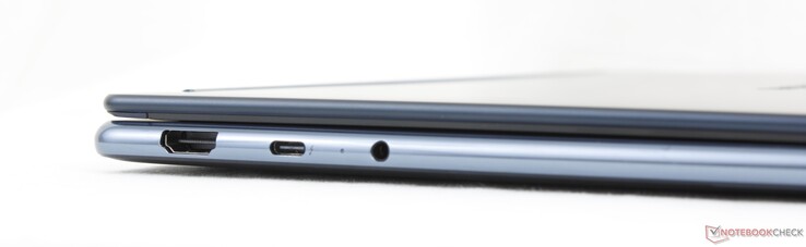 Izquierda: HDMI 2.1 (4K120), USB-C (40 Gbps) Thunderbolt 4 con DisplayPort 2.1 + Power Delivery 3.0, conector de 3.5 mm para auriculares con micrófono
