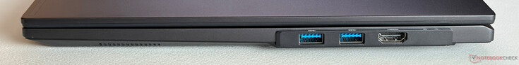 Lado derecho: 2 puertos USB 3.2 Gen. 1 (5 Gbps), HDMI 2.0b