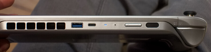 USB Tipo-A, USB Tipo-C (4.0 con DisplayPort y PowerDelivery)