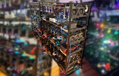 Este gran equipo de minería de criptomonedas incluye dos placas LHR RTX 3060 Ti junto con tarjetas Nvidia y AMD. (Fuente de la imagen: Reddit u/miner69niner - editado)