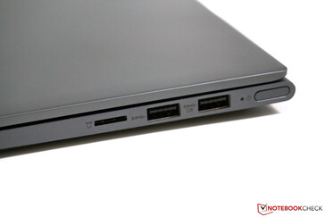 Derecha: lector de microSD, 2x USB-A 3.1 Gen 1 (1x alimentado), botón de encendido