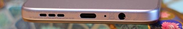Parte inferior: altavoz, puerto USB-C, micrófono, toma de audio de 3,5 mm