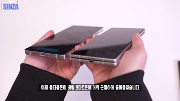 Samsung Galaxy Z Fold 7 vs. Galaxy S25 Ultra. (Fuente de la imagen: TheSinza, Youtube)