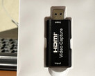 El adaptador, a punto de ser sacado de su embalaje interior de plástico blanco (Fuente de la imagen: ZachemKupil en MySKU, recortada, normalizada en color)