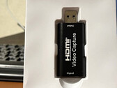 El adaptador, a punto de ser sacado de su embalaje interior de plástico blanco (Fuente de la imagen: ZachemKupil en MySKU, recortada, normalizada en color)