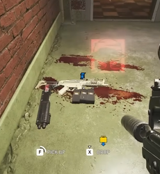 Los objetos conseguidos en las bolsas OSP pueden ser cambiados por Snake antes de recogerlos. (Fuente de la imagen: Ubisoft)