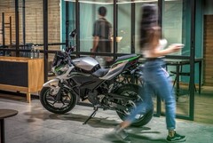 La motocicleta eléctrica Kawasaki Z e-1 se presenta como sustituta de las ICE de 125 cc. (Fuente de la imagen: Kawasaki)