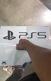 Presunta caja de venta al público de PS5. (Fuente de la imagen: @GamesAndWario)