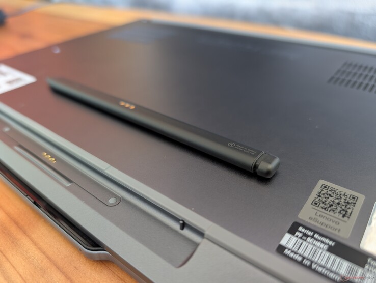 Sin embargo, el diseño más delgado y rectangular del Slim Pen 2 hace que resulte más difícil de sujetar que los lápices ópticos más gruesos, como el Surface Pen