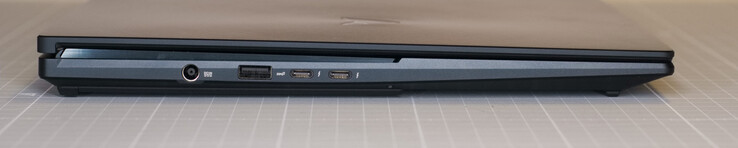 Fuente de alimentación de enchufe hueco; USB 3.2 Gen 2, 2 x USB Type-C con ThunderBolt, PowerDelivery y Displayport