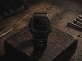 El reloj Casio G-Shock DW-5600UMC26-1DR, fruto de una colaboración y totalmente negro, que se muestra en la imagen.
