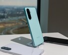 El Samsung Galaxy A26 5G está disponible en blanco, negro y verde menta. (Fuente de la imagen: Daniel Schmidt)