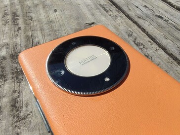 Honor Parte superior trasera del X9b (Fuente de la imagen: Darryl Linington - NoteBookCheck)